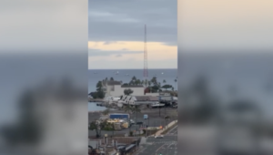 ރަޝިއާގެ ބާރުގަދަ ބިންހެލުމާ ގުޅިގެން އެމެރިކާގެ ހަވާއީއަށް ސުނާމީ އަރައިފި