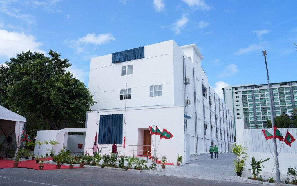 ހުޅުމާލޭގައި އަލަށް ޢިމާރާތްކުރެވުނު ކްރިމިނަލް ކޯޓާއި ޑްރަގް ކޯޓުގެ އައު އިމާރާތް ރަސްމީކޮށް ހުޅުވައިފި