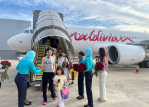 މޯލްޑިވިއަންއިން ޗައިނާގެ ޝެންޖެންއަށް ކުރި ފުރަތަމަ ފްލައިޓުން 146 ފަތުރުވެރިން އަތުވެއްޖެ