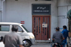 ބޮކްސާގައި މަސްތުވާތަކެތި ފޮރުވައިގެން އައި މީހާ ޝަރީއަތް ނިމެންދެން ބަންދު ކޮށްފި