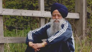 114 އަހަރުގެ ދުނިޔޭގެ އެންމެ އުމުރުދުވަސްވީ މެރެތަން ދުވުންތެރިޔާ ފައުޖާ ސިންގް ކާރު އެކްސިޑެންޓެއްގައި މަރުވެއްޖެ