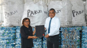 ބީއެމްއެލް އާއި ޕާލޭ މޯލްޑިވްސް ގުޅިގެން ރާއްޖޭގެ ކަނޑުތައް ޕްލާސްޓިކް ކުނިން ސަލާމަތްކުރުމަށް އެއްބަސް ވެއްޖެ