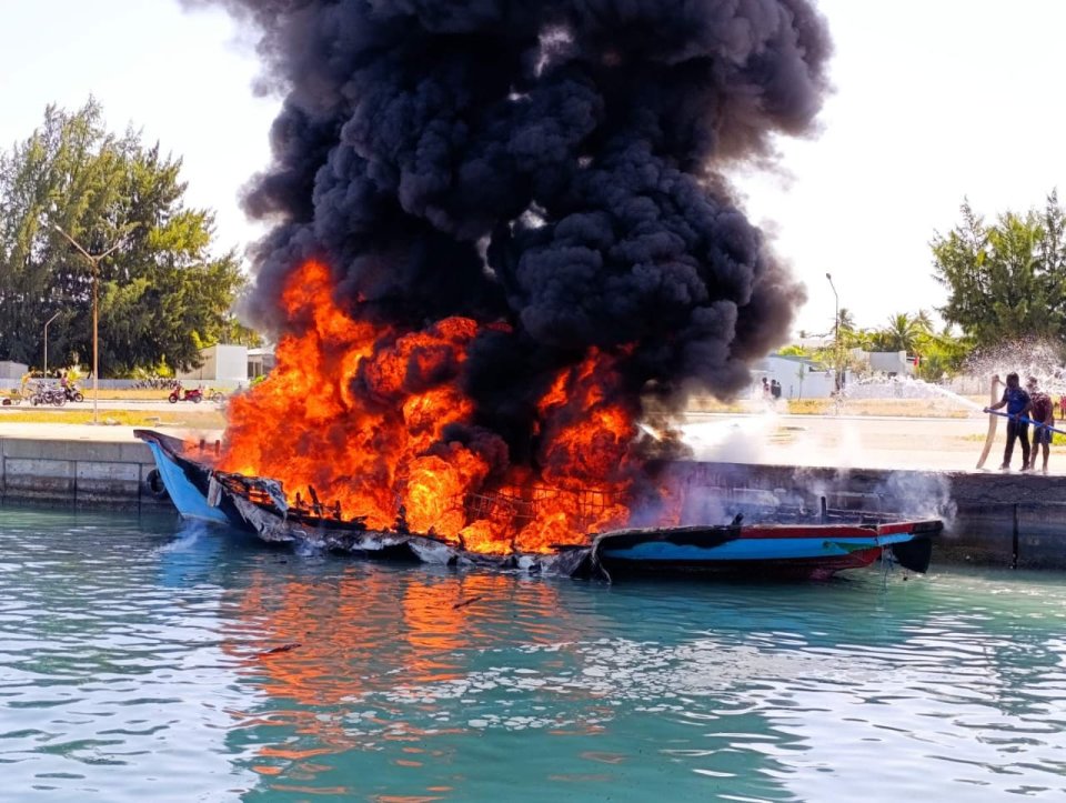 ވިލިފުށީ ފަޅުތެރޭގައި ތެޔޮ ބޯޓެއްގައި ރޯވެ، މީހަކު ބޮޑަށް ފިހިއްޖެ