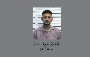 ބިދޭސީއެއްގެ އަތުން ފައިސާ ފޭރުނު މީހަކު ޗޮކްލެޓް ވަގަށް ނެގުމުގެ ތުހުމަތުގައި އަލުން ހައްޔަރުކޮށްފި