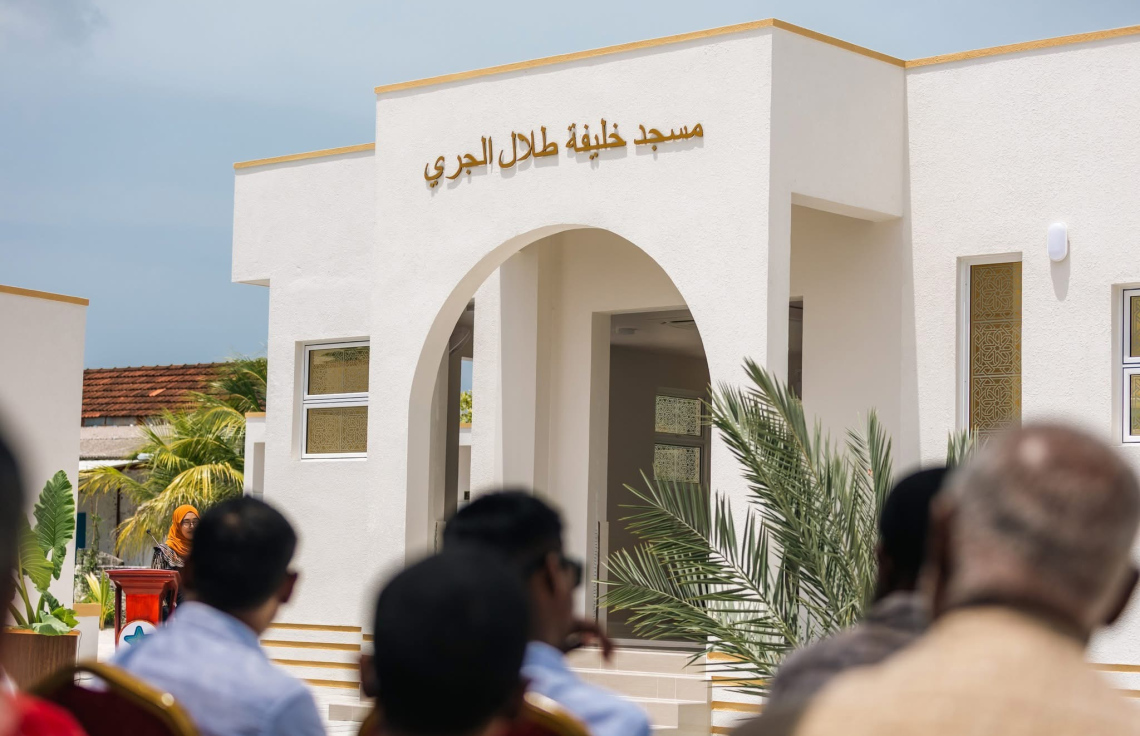 ކުވެއިތު ވިޔަފާރިވެރިޔެއް މަނަދޫގައި 114 މީހުންގެ ޖާގައިގެ މިސްކިތެއް ބިނާކޮށް ދެއްވައިފި