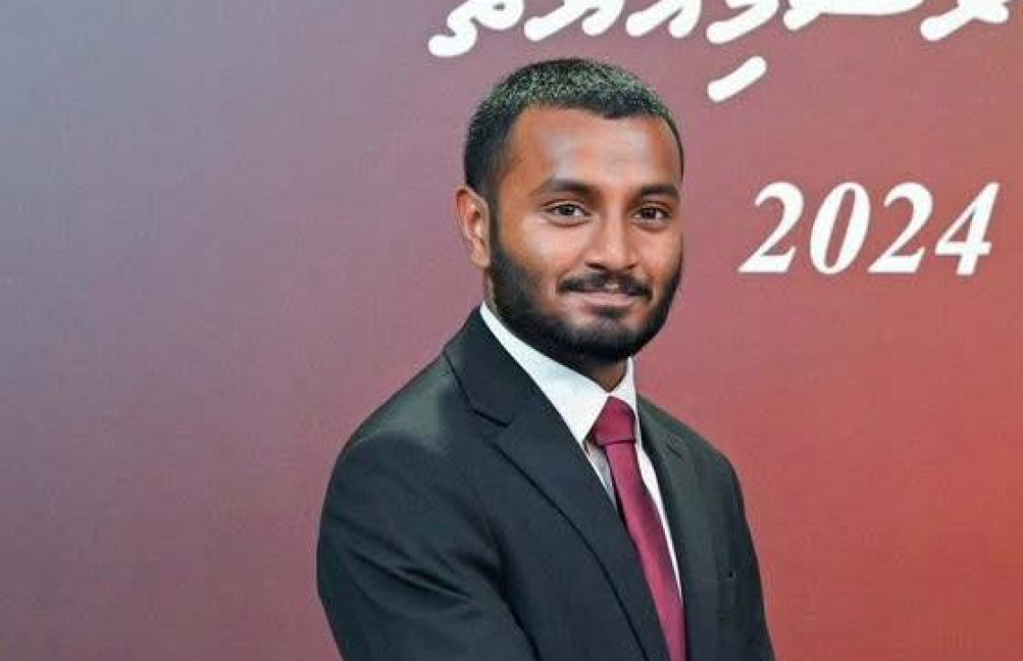 އިސްލާމިކް މިނިސްޓަރުގެ ދަރިފުޅު ވޭޕް އެތެރެކުރަން އުޅެނިކޮށް ކަސްޓަމްސްއިން ހިފަހައްޓައިފި