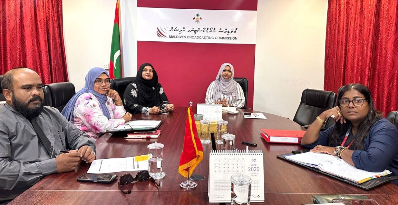 ބްރޯޑްކޮމްގެ އަމުރާ ހިލާފުވުމުން ޗެނަލް 13 އާ ދެކޮޅަށް ހަރުކަށި ފިޔަވަޅު އަޅާނެކަމުގެ އިންޒާރު