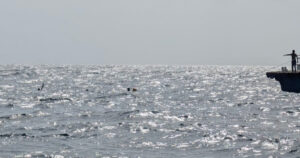 ކަނޑުމަތީގައި އުޅަނދެއް ބަންޑުން ޖެހި ހާދިސާގައި 66 އަހަރުގެ ދިވެހި ފިރިހެނަކު ނިޔާވެއްޖެ