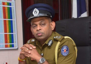 ސްރީ ލަންކާ ފުލުހުންގެ އެންމެ އިސްވެރިޔާ މަޤާމުން ވަކިކުރުމަށް ޤާނޫނު ހަދާ މަޖިލީހުން ނިންމައިފި