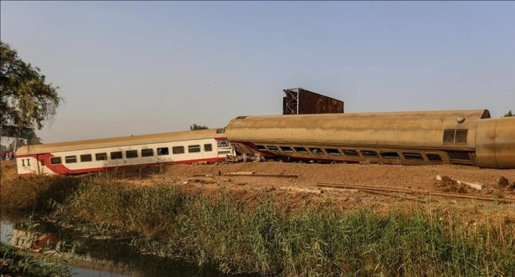 މިޞްރުގައި ރޭލެއް ފުރޮޅާލައި 3 މީހުން މަރުވެ 103 މީހުންނަށް އަނިޔާ ވެއްޖެ