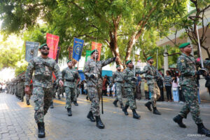 316 ކެޑޭޓުން ބައިވެރިވި ޤައުމީ ދުވަހުގެ ޝަރަފުގެ ހިނގާލުން ބާއްވައިފި