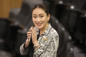 ތައިލެންޑުގެ ދުސްތޫރީ ކޯޓުން އެގައުމުގެ ބޮޑުވަޒީރު މަޤާމުން ވަކިކޮށްފި