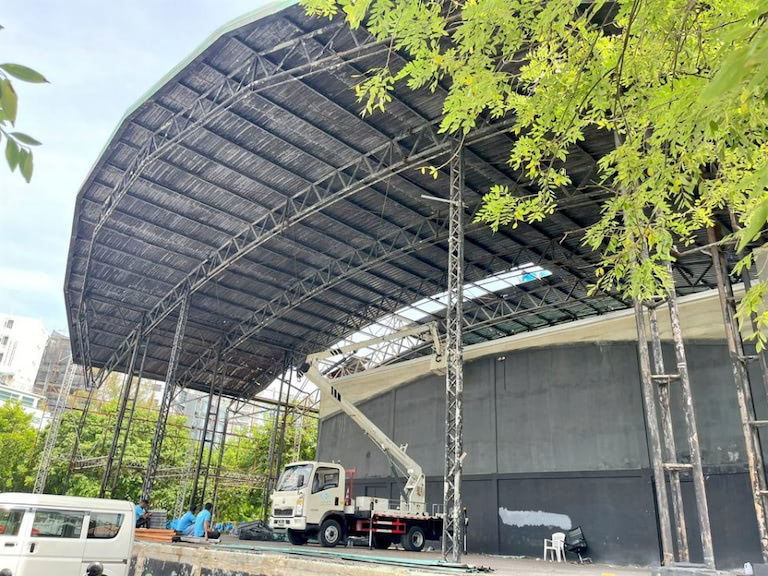 ކާނިވާ ސްޓޭޖުގެ ހަލާކުވި ފުރާޅު ނެގުމުގެ މަސައްކަތް ސިޓީ ކައުންސިލުން ފަށައިފި