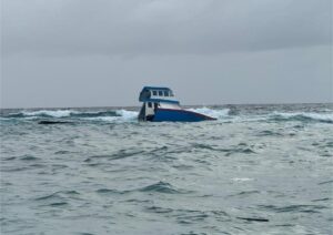 ވޭމަންޑޫއަށް ދިޔަ "އަލްމަޖްރާ" ދޯނި ދިއްގިރި ކައިރީ ފަރަށް އަރައިފި