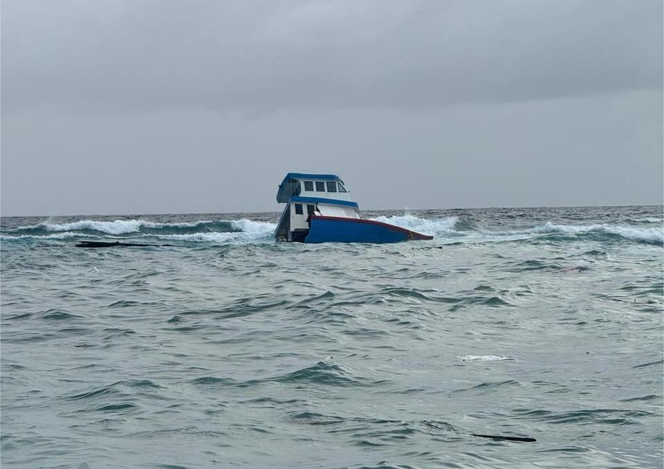 ވޭމަންޑޫއަށް ދިޔަ "އަލްމަޖްރާ" ދޯނި ދިއްގިރި ކައިރީ ފަރަށް އަރައިފި