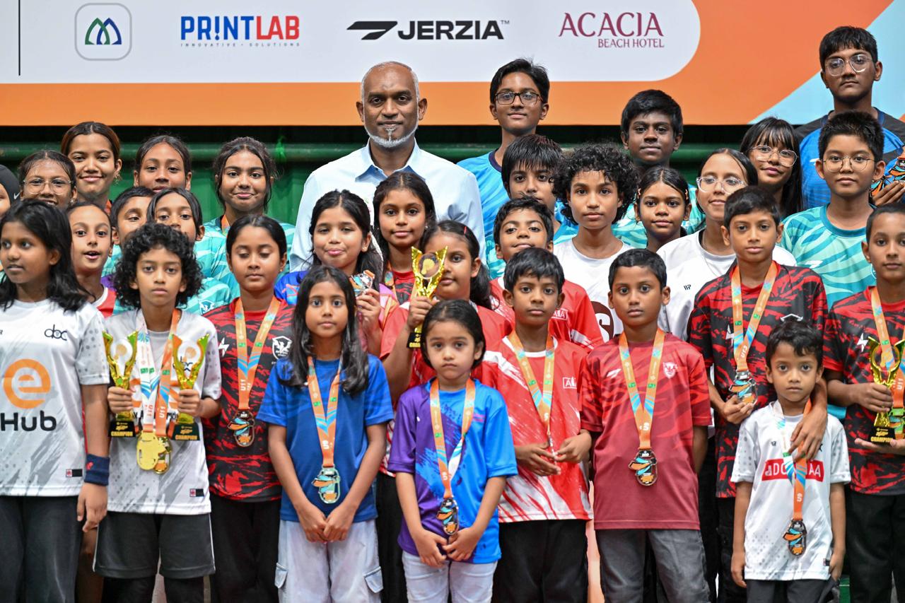 "ދިރާގު މޯލްޑިވްސް ޖޫނިއަރ އޯޕަން 2025″ ބެޑްމިންޓަން މުބާރާތް ނިންމުމުގެ ރަސްމިއްޔާތުގައި ރައީސް ބައިވެރިވެވަޑައިގެންފި