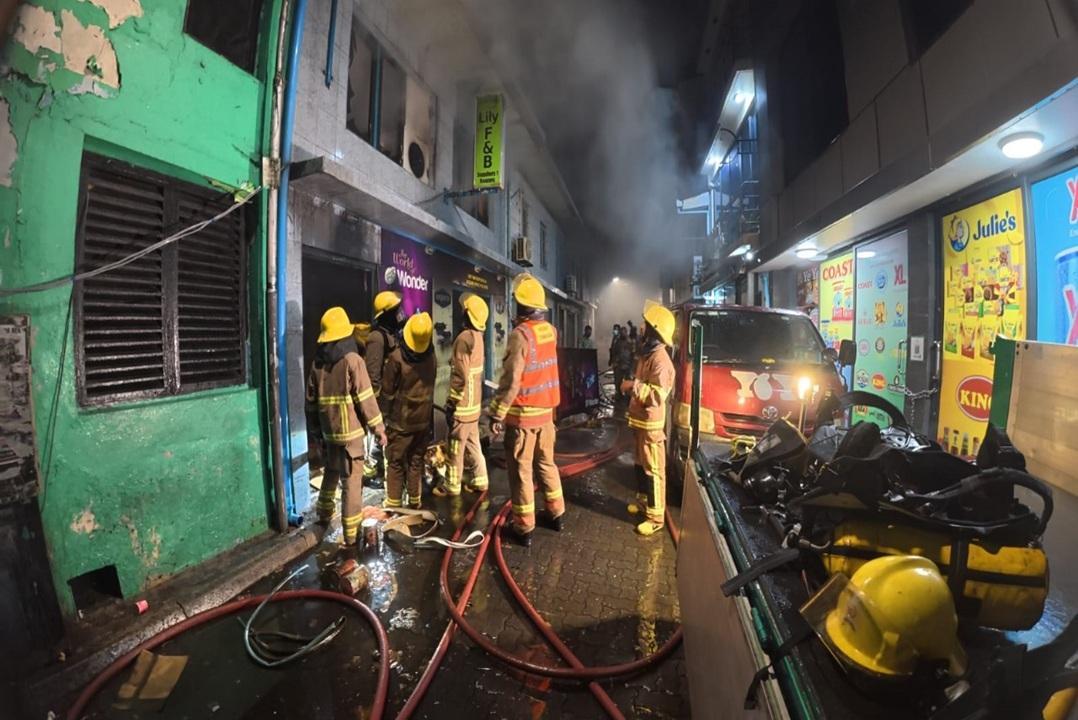 ބާޒާރުމަތީގައި ރޯވި އަލިފާނުގައި ލިލީ ފިހާރައަށް ބޮޑު ގެއްލުމެއް