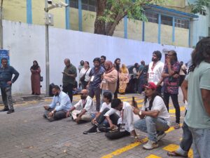 ނޫސްވެރިންގެ މުޒާހަރާގައި ބާރުގެ ބޭނުންކުރީ އެންމެ ކުޑަ މިންވަރަށް: ޕޮލިސް