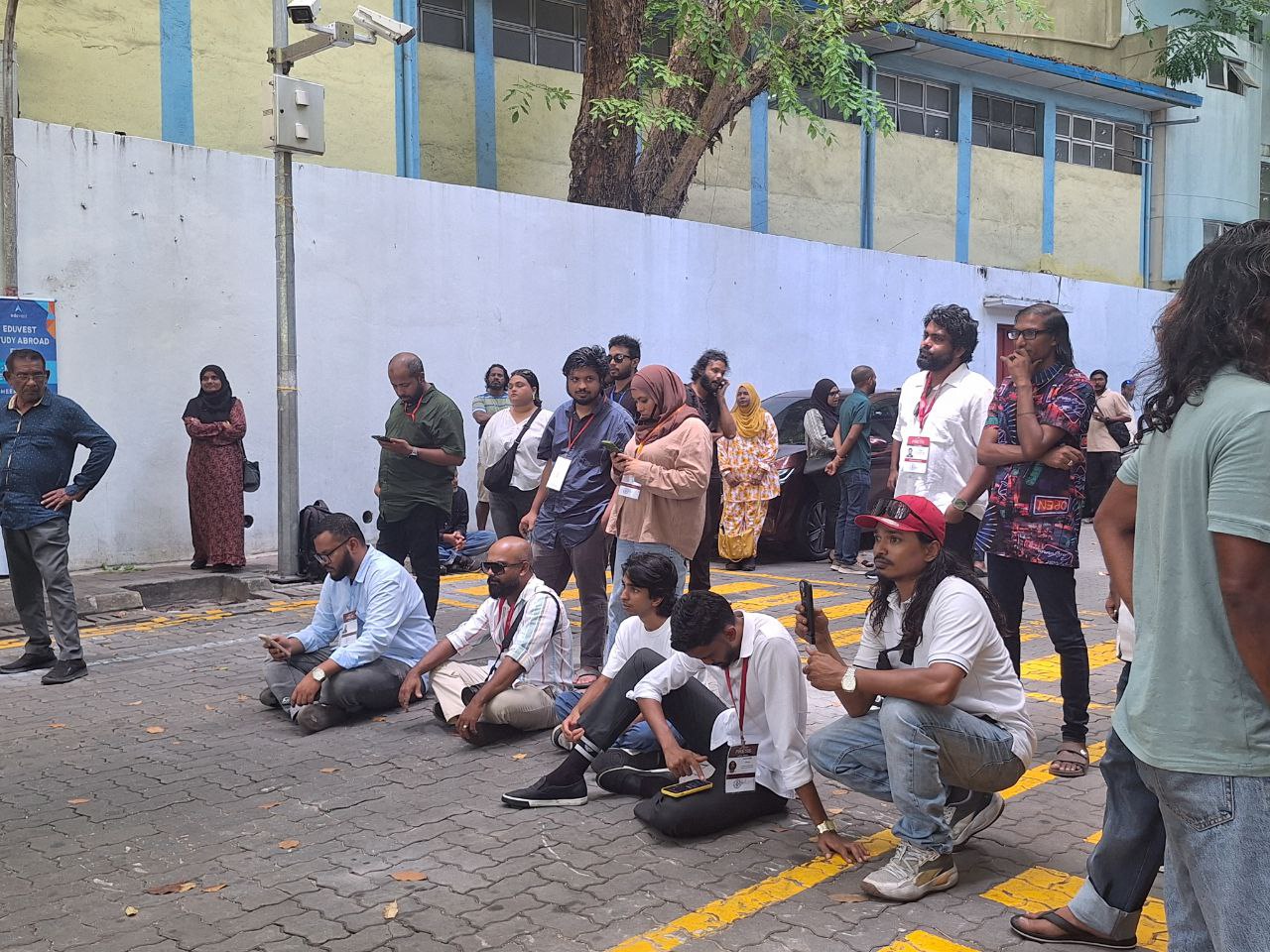 ނޫސްވެރިންގެ މުޒާހަރާގައި ބާރުގެ ބޭނުންކުރީ އެންމެ ކުޑަ މިންވަރަށް: ޕޮލިސް