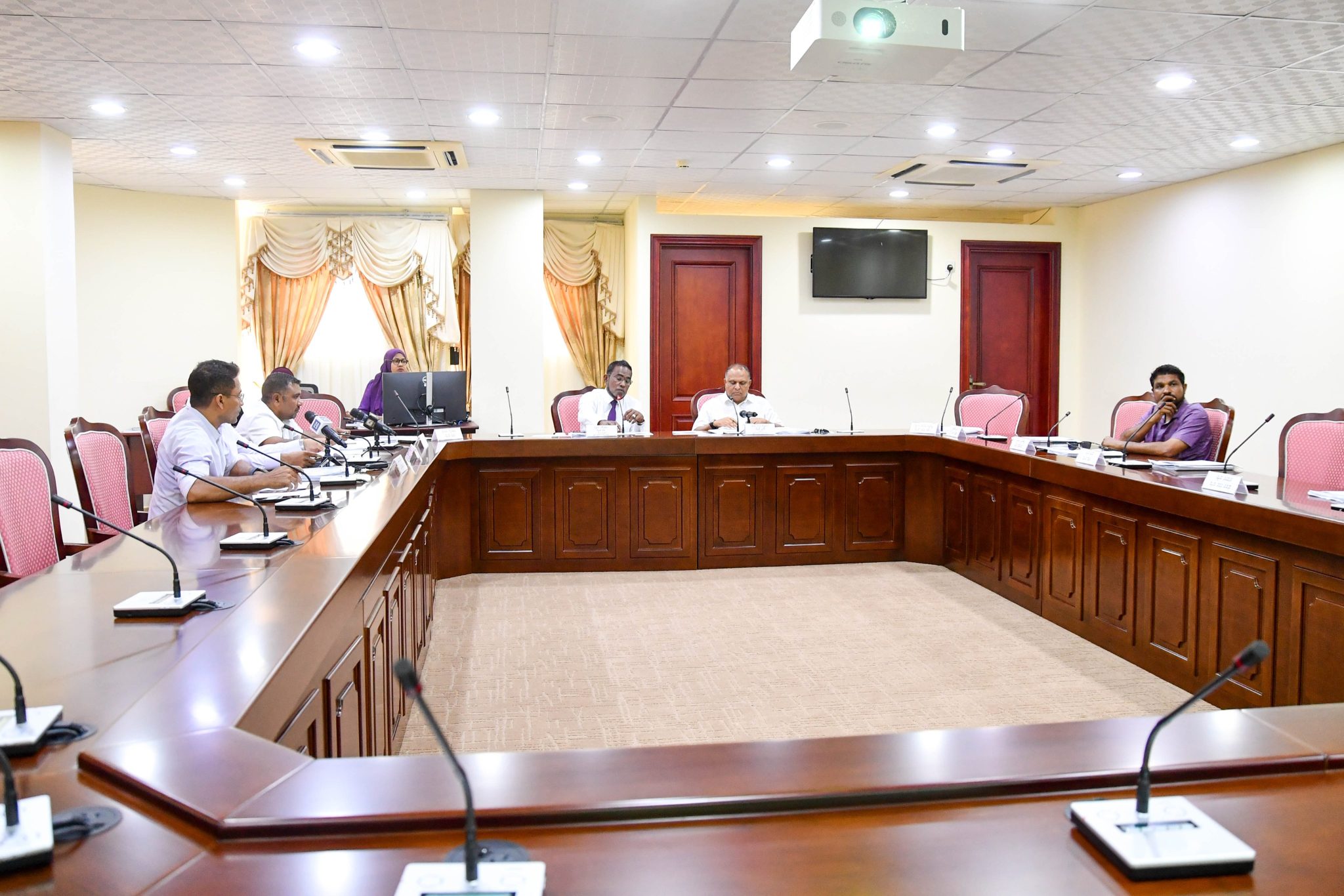 ރައްޔިތުންގެ ހިޔާލު ހޯދުމުގެ ބިލަށް ކޮމިޓީން ގެނައި މުހިންމު ބަދަލުތަކާއެކު ކޮމިޓީން ފާސްކޮށްފި