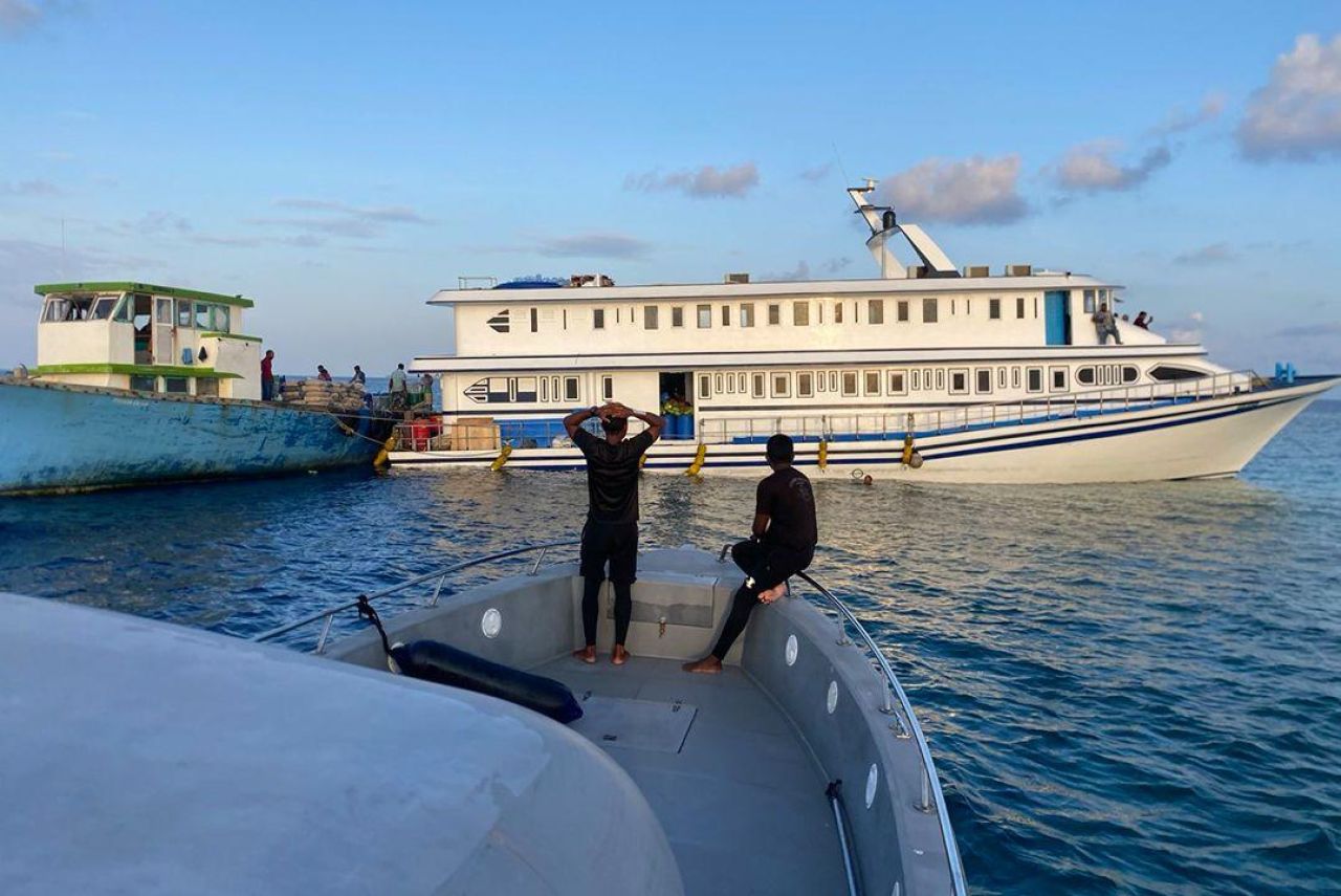 ހއ. ދިއްދުއަށް ދިޔަ މުދާ ބޯޓެއް ނ. ވަވަތިކުރޮޅި ފަރަށް އަރައިފި