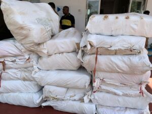 ސްރީލަންކާގެ ކަނޑުމަތިން 906 ކިލޯގެ ކެނެބިސް އަތުލައިގެންފި