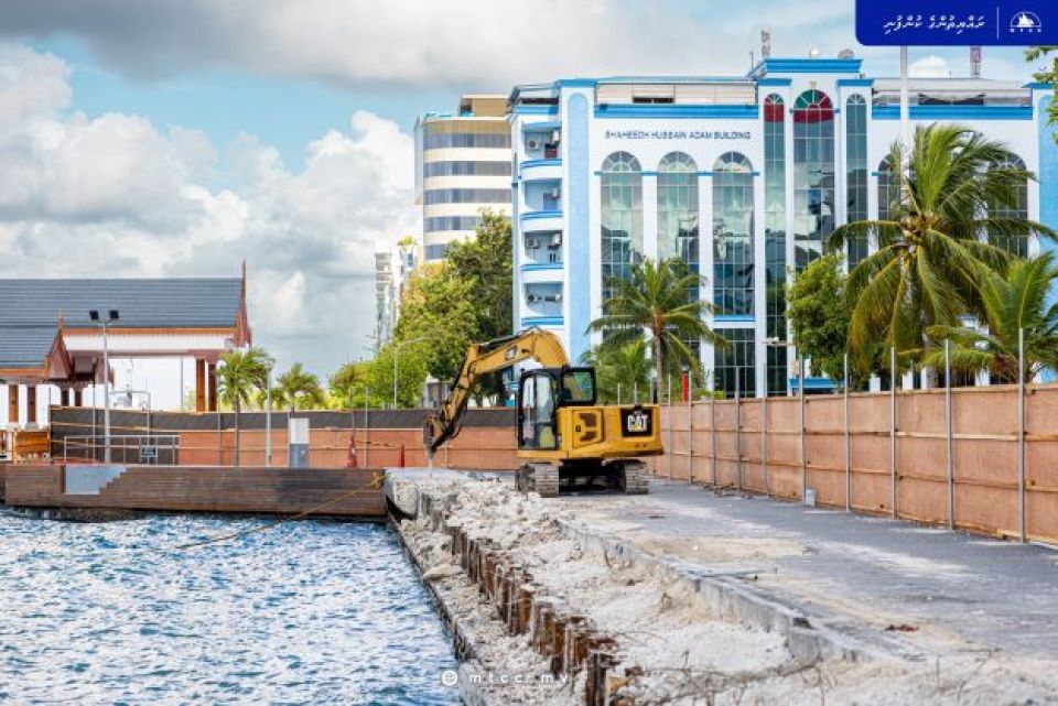 ބޮޑުތަކުރުފާނު މަގުގެ އުތުރުފަރާތް ތަރައްގީ ކުރުމަށް ފަޅުގެ ސަރަހައްދަށް ވެލި އަޅަން ފަށައިފި