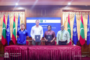 ބަންޔަން ޓްރީ ވައްބިންފަރުގައި އެމްއެންޔޫގެ ދަރިވަރުން ދިރާސާތަކެއް ކުރަނީ
