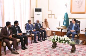 އަބުދުއްރަހީމް ޕާކިސްތާންގެ ވަގުތީ ރައީސް ޔޫސުފް ރަޒާ ގިލާނީގެ އަރިހަށް އިޙްތިރާމްގެ ޒިޔާރަތެއް ކުރައްވައިފި