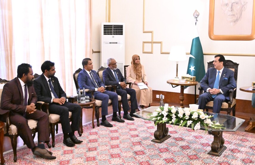 އަބުދުއްރަހީމް ޕާކިސްތާންގެ ވަގުތީ ރައީސް ޔޫސުފް ރަޒާ ގިލާނީގެ އަރިހަށް އިޙްތިރާމްގެ ޒިޔާރަތެއް ކުރައްވައިފި