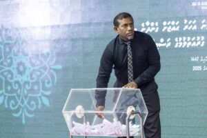 ސަރުކާރުގެ ޚަރަދުގައި ޙައްޖަށް ދިއުމަށް ފުރުސަތު ލިބުނު ފަރާތްތަކުގެ ލިސްޓަށް ޝަކުވާ ހުށައެޅުމުގެ ފުރުސަތު ހުޅުވާލައިފި