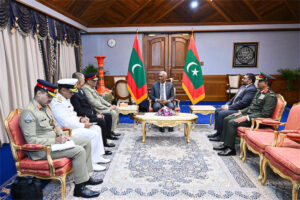 ޕާކިސްތާނުގެ ޖޮއިންޓް ޗީފްސް އޮފް ސްޓާފް ކޮމިޓީގެ ޗެއަރމަން، ރައީސްގެ އަރިހަށް އިޙުތިރާމުގެ ޒިޔާރަތެއް ކުރައްވައިފި