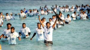 623 މީހުން އެއްފަހަރާ ފީނައި ދުނިޔޭގެ ރެކޯޑެއް ގާއިމު ކޮށްފި