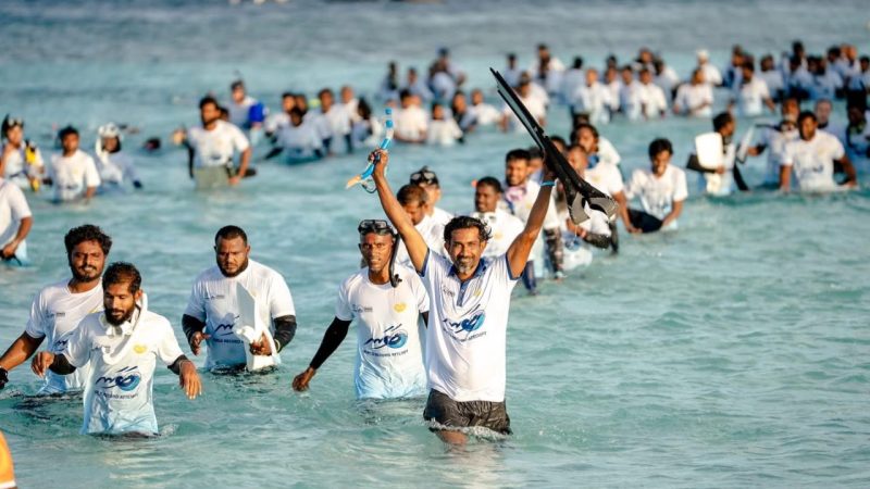 623 މީހުން އެއްފަހަރާ ފީނައި ދުނިޔޭގެ ރެކޯޑެއް ގާއިމު ކޮށްފި