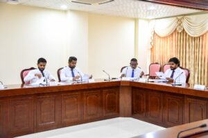 ދ. އަތޮޅު ކައުންސިލްގެ ރައީސްއާއި އެސްޖީގެ ކޮރަޕްޝަންގެ ތުހުމަތުތައް ބަލަން އޭސީސީއަށް ހުށަހެޅުމަށް ނިންމައިފި