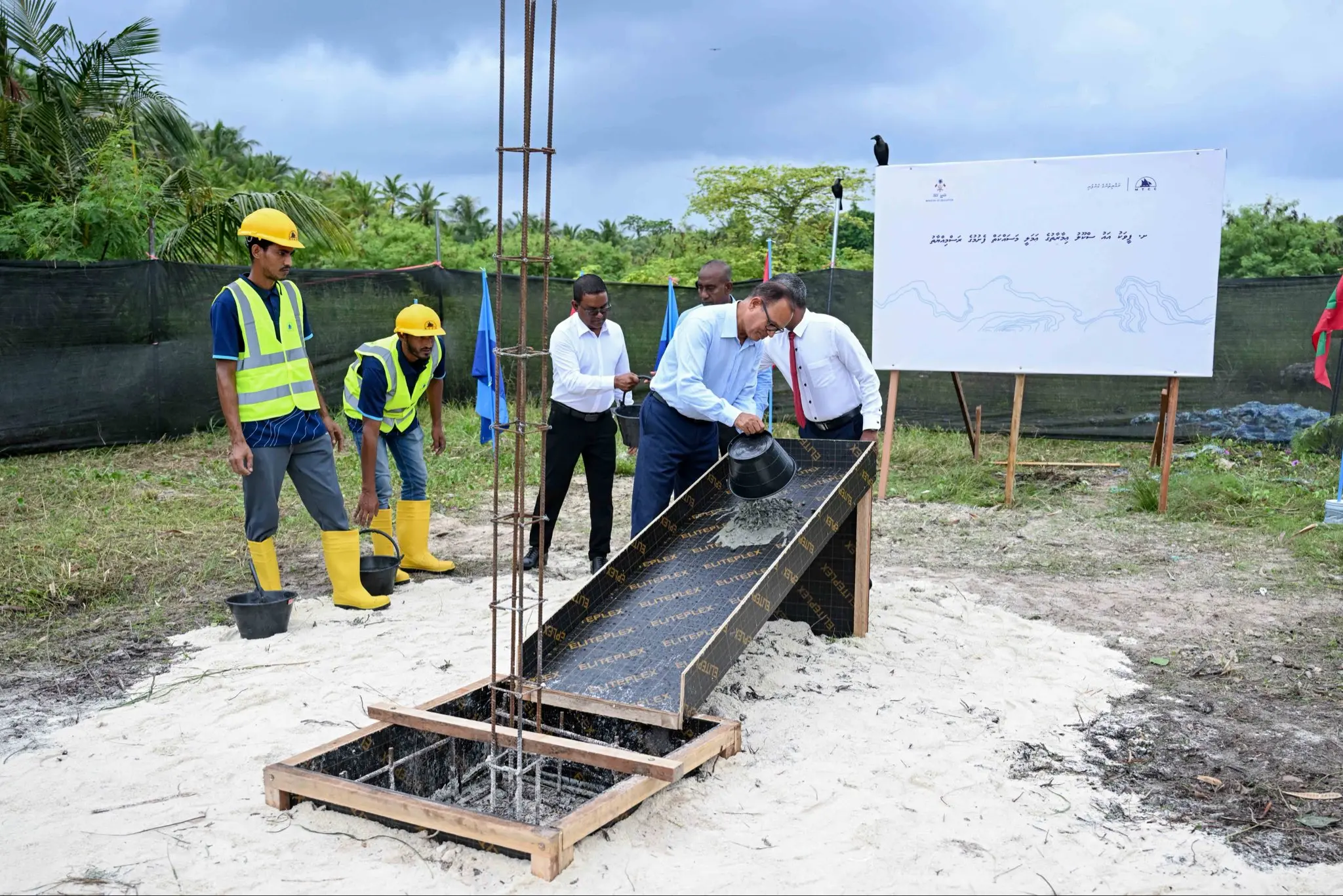 ށ ފީވަކު ސްކޫލުގެ އައު އިމާރާތުގެ އަމަލީ މަސައްކަތް ފަށައިފި
