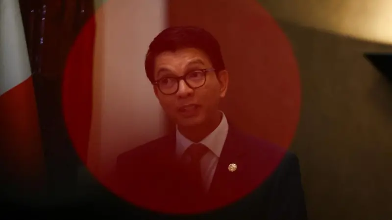 މަޑަގަސްކަރައިގެ ރައީސް ފިލައިގެން ގައުމު ދޫކޮށް ވަޑައިގެންފި