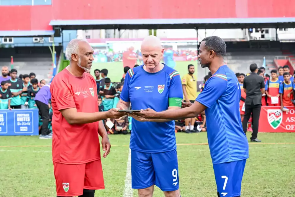 ރާއްޖޭގެ ފުޓުބޯޅައަށް 75 އަހަރު: ރަސްމީ ލޯގޯ ރައީސާއި ފީފާގެ ރައީސް އިފްތިތާޙު ކޮށްދެއްވައިފި