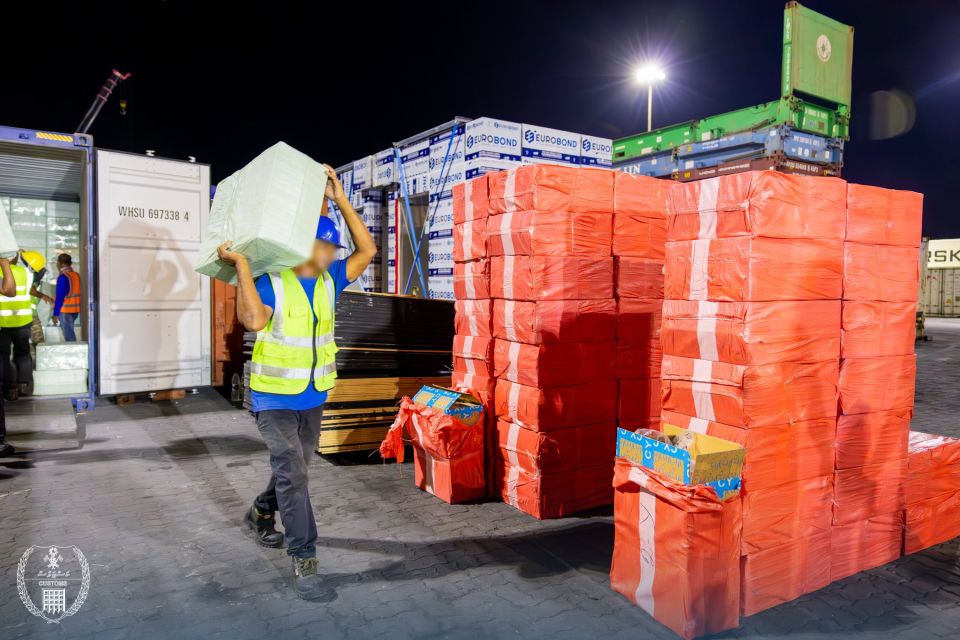 ވަގަށް ނެގި ސިނގިރޭޓު ކޮންޓޭނަރު ގެންދިޔަ ދޯނީގެ ކެޕްޓަން ހައްޔަރުކޮށްފި