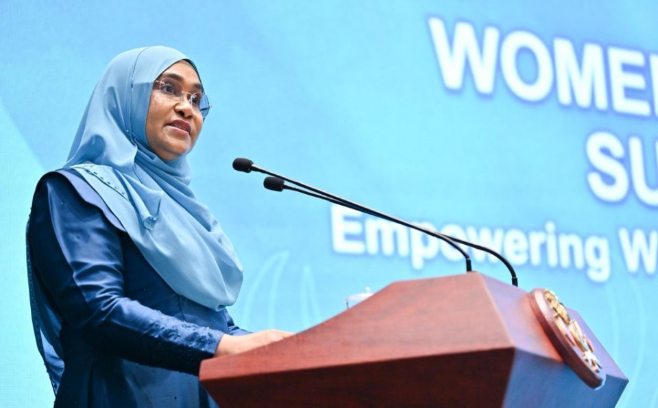 މުދައްރިސުން ނެތް މުޖްތަމަޢަކަށް ކުރިމަގެއް ނުފެނޭ: ފަސްޓް ލޭޑީ