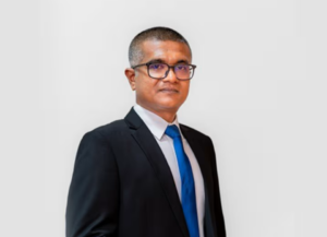 13 ސިގްރެޓް ގެއްލުނު މައްސަލާގައި ހައްޔަރުކުރި މުއާޒުގެ ބަންދުގެ މުއްދަތު ދެވަނަ ފަހަރަށް އިތުރުކޮށްފި