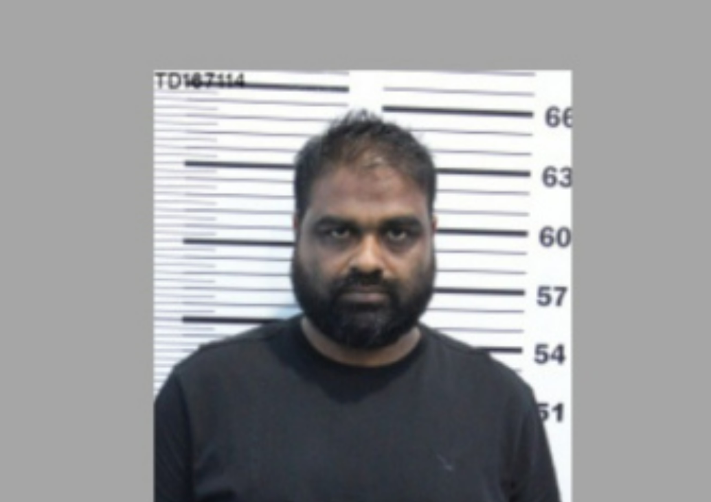 ވަގު ސިނގިރޭޓު މައްސަލާގައި ކަސްޓަމްސް ސުޕްރިންޓެންޑެންޓް ސަސްޕެންޑް ކޮށްފި