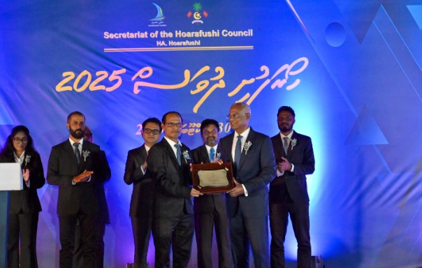 ހޯރަފުށީގެ ތަރައްގީގެ ބާނީގެ ގޮތުގައި ކުރީގެ ރައީސް ސާލިހަށް އެވޯޑެއް