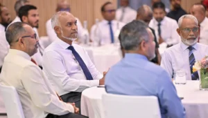 206 މަޝްރޫއެއް އަމިއްލަ ކުންފުނިތަކަށް: ރައީސް ވިދާޅުވަނީ އިގްތިސޯދު ހުރީ ރަގަޅު މިސްރާބުގައި ކަމަށް