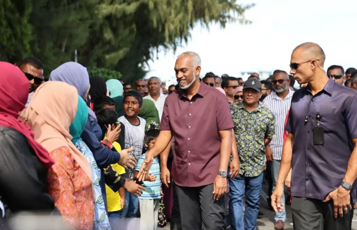 ރައީސް މުއިއްޒު މާދަމާރޭ ވިލިމާލޭ ރައްޔިތުންނާ ބައްދަލުކުރައްވަނީ