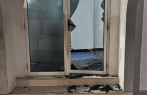 ފުރުގާން މިސްކިތަށް ގާބުރިއަކުން ހަމަލާދީ ބިއްލޫރިގަނޑުތައް ތަޅާލައިފި