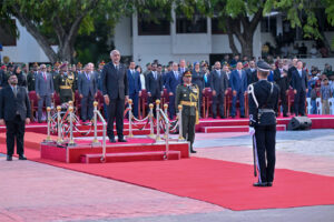 ނަޞްރުގެ ދުވަހުގެ މުނާސަބަތުގައި އެމްއެންޑީއެފްއިން އިންތިޒާމުކުރި އަސްކަރީ ހުށަހެޅުން ރައީސްގެ ދެކަނބަލުން ބައްލަވާލައްވައިފި