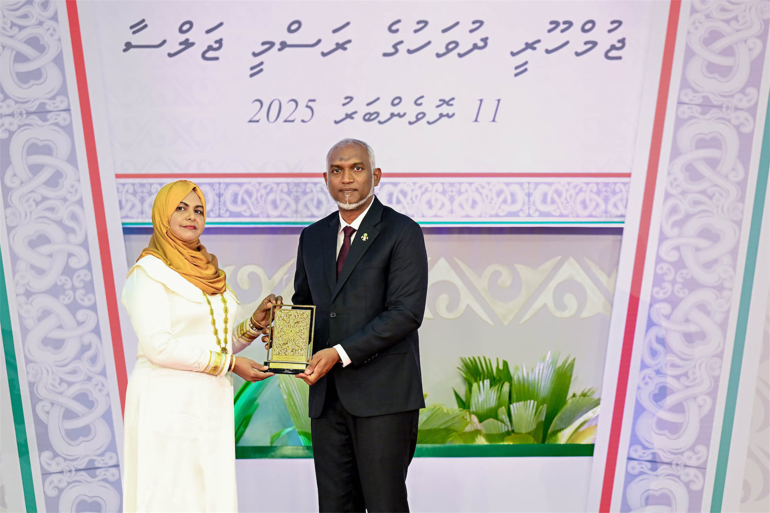 ދައުލަތަށް ދިގު މުއްދަތަކަށް ޚިދުމަތް ކުރެއްވި 97 ބޭފުޅަކަށް ޝަރަފުގެ ބެޖާއި، އައްޑަނަޔާއި ހަނދާނީ ލިޔުން ދެއްވައިފި