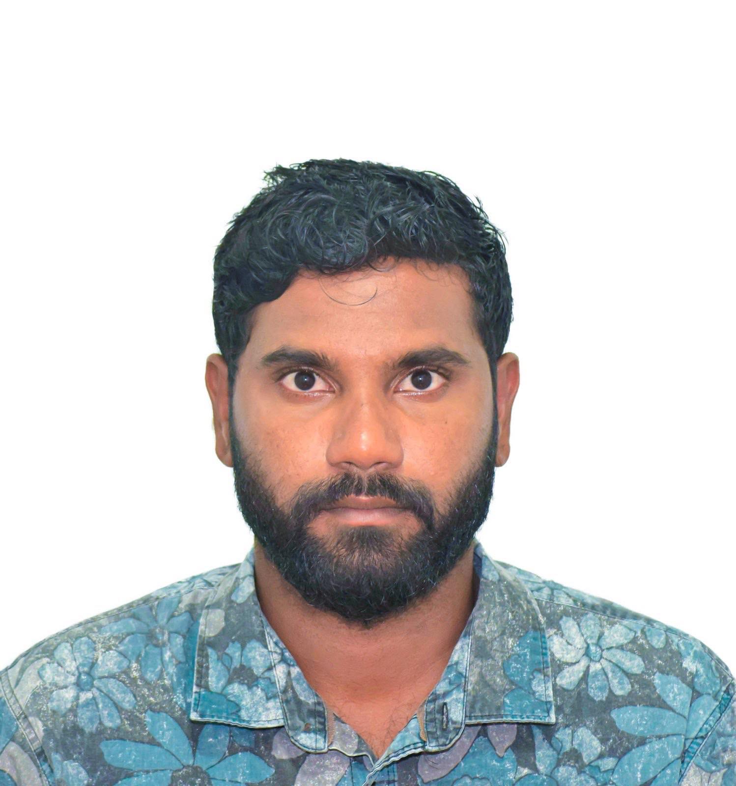 މާލޭ ބަނދަރު ކައިރީގައި ހިނގި ކޮޅުވެއްޓިއެއް ބަންޑުން ޖަހާލި ހާދިސާގައި ދިވެހި ޒުވާނަކު ނިޔާވެއްޖެ