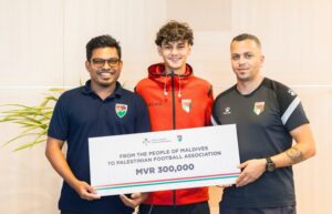 ފަލަސްތީނުގެ ފުޓްބޯޅަ ޓީމަށް އެފްއޭއެމްއިން 300،000 ރުފިޔާގެ ހަދިޔާއެއް